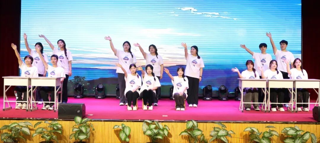 逐光而行 载誉启程｜长春电子科技学院召开2025年学生先进集体、优秀个人表彰大会