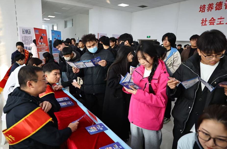 医保服务进校园,便民惠民暖人心——长春医保直通车走进长春电子科技学院 医保服务进校园,便民惠民暖人心——长春医保直通车走进长春电子科技学院