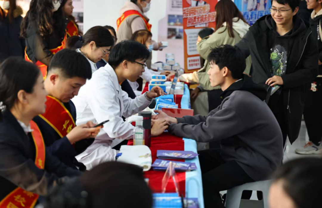 医保服务进校园,便民惠民暖人心——长春医保直通车走进长春电子科技学院 医保服务进校园,便民惠民暖人心——长春医保直通车走进长春电子科技学院