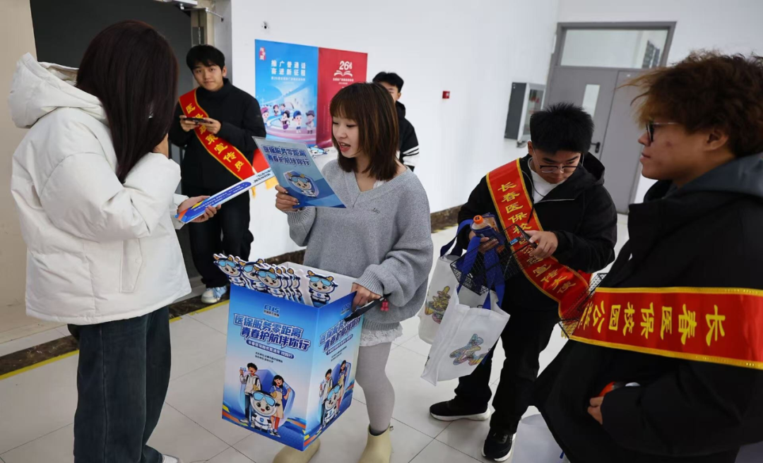 医保服务进校园,便民惠民暖人心——长春医保直通车走进长春电子科技学院 医保服务进校园,便民惠民暖人心——长春医保直通车走进长春电子科技学院