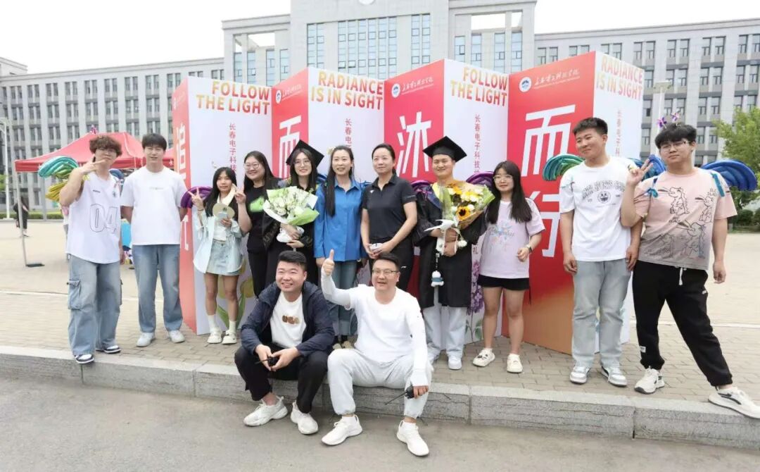 追光而遇·沐光而行｜青春不散场，毕业正当“燃”！