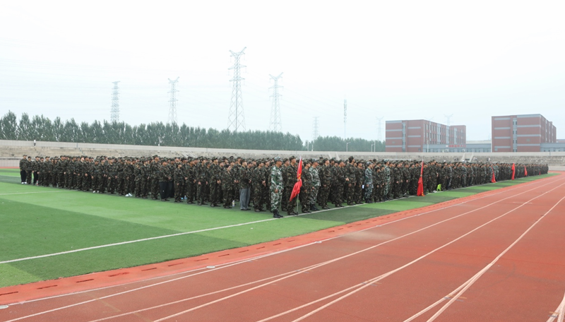 淬炼青春铸军魂，砥砺奋进启新程——长春电子科技学院2025级新生军训开团仪式圆满举行