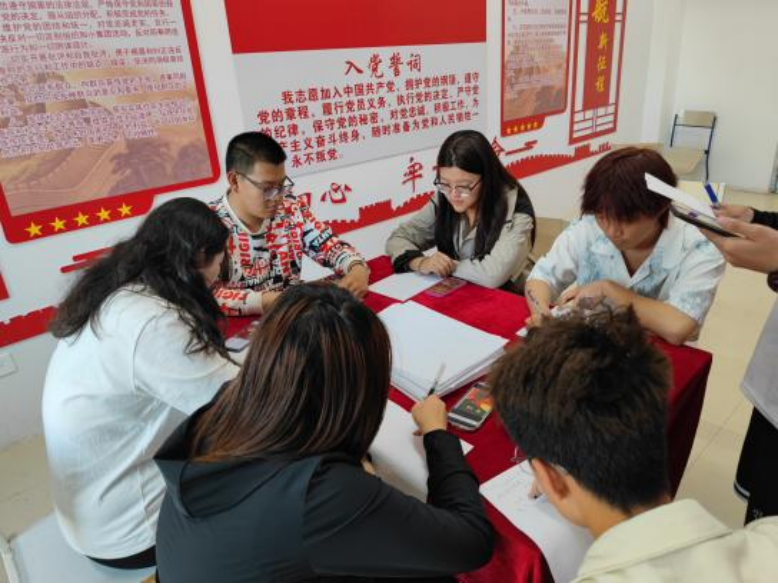 讲好红色故事，传承时代经典——“红色文化进公寓”系列活动