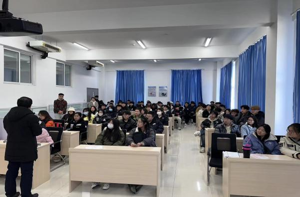 热辣滚烫新学期 龙行龘龘赴新程┃我校组织开展2024年春季学期“开学第一课”