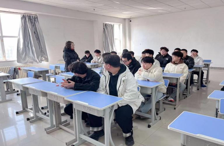 热辣滚烫新学期 龙行龘龘赴新程┃我校组织开展2024年春季学期“开学第一课”