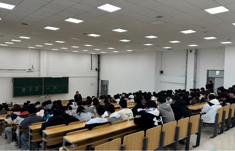 热辣滚烫新学期 龙行龘龘赴新程┃我校组织开展2024年春季学期“开学第一课”