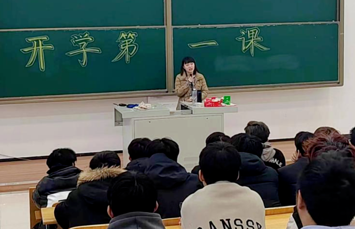 热辣滚烫新学期 龙行龘龘赴新程┃我校组织开展2024年春季学期“开学第一课”