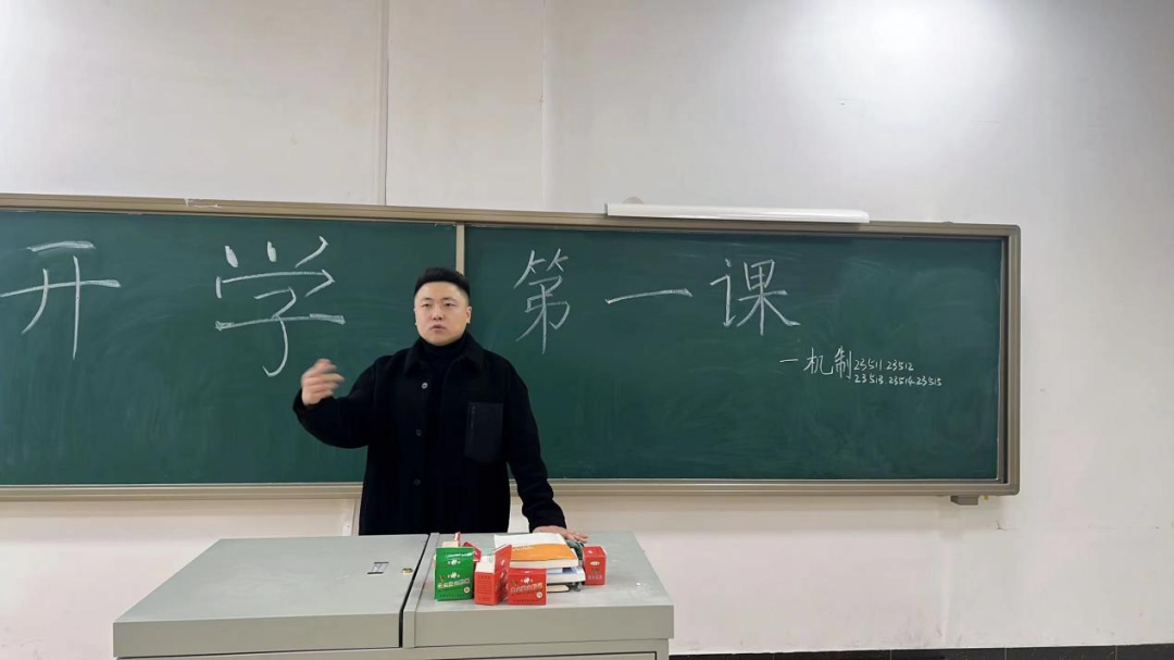 热辣滚烫新学期 龙行龘龘赴新程┃我校组织开展2024年春季学期“开学第一课”