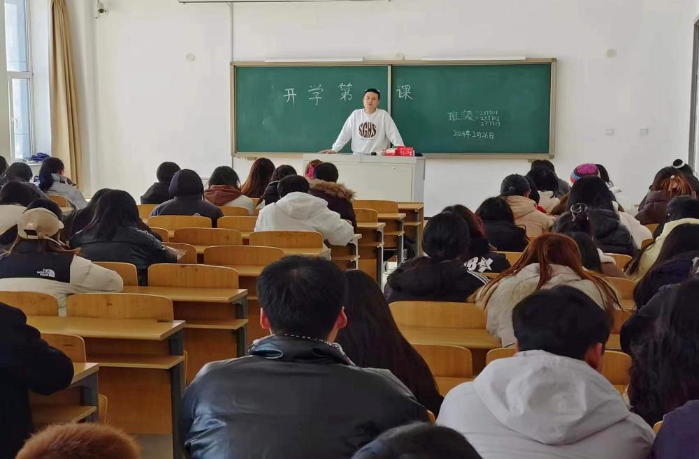 热辣滚烫新学期 龙行龘龘赴新程┃我校组织开展2024年春季学期“开学第一课”