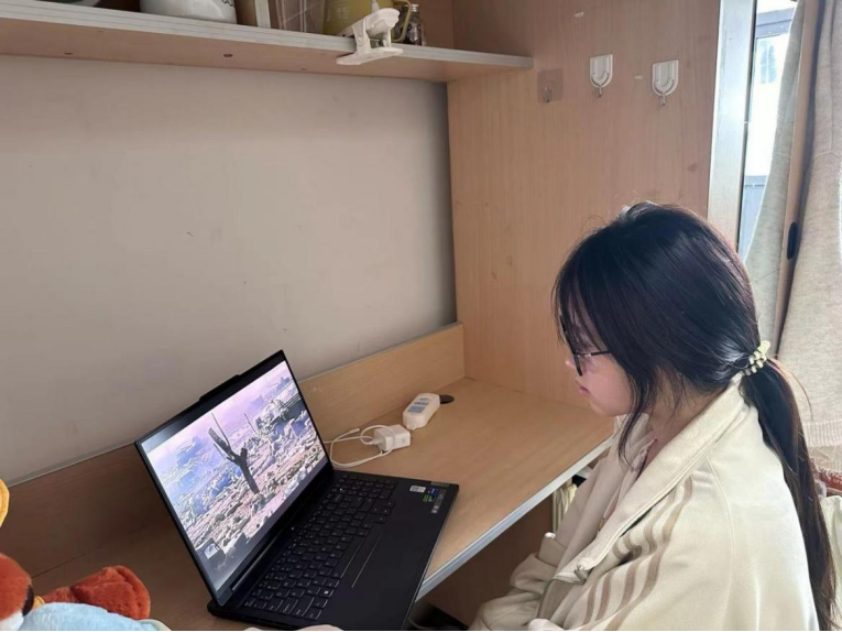 观红色电影 铸使命担当——“红色文化进公寓”系列活动