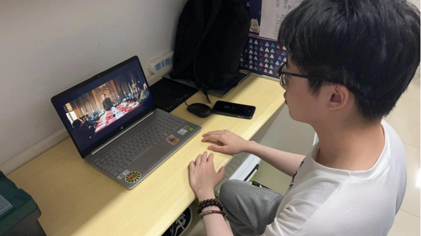 观红色电影 铸使命担当——“红色文化进公寓”系列活动