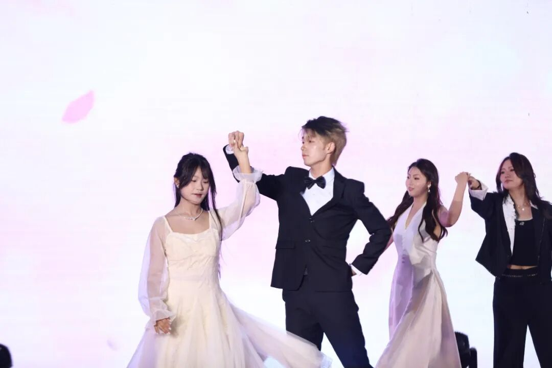 青春盛会燃动夏夜,长电2026届毕业狂欢夜温情落幕 青春盛会燃动夏夜,长电2026届毕业狂欢夜温情落幕