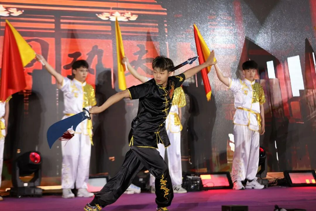 青春盛会燃动夏夜,长电2026届毕业狂欢夜温情落幕 青春盛会燃动夏夜,长电2026届毕业狂欢夜温情落幕