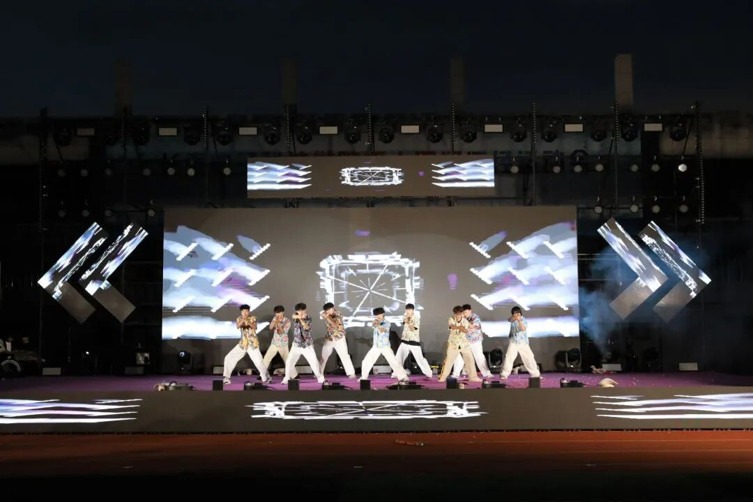 青春盛会燃动夏夜,长电2026届毕业狂欢夜温情落幕 青春盛会燃动夏夜,长电2026届毕业狂欢夜温情落幕