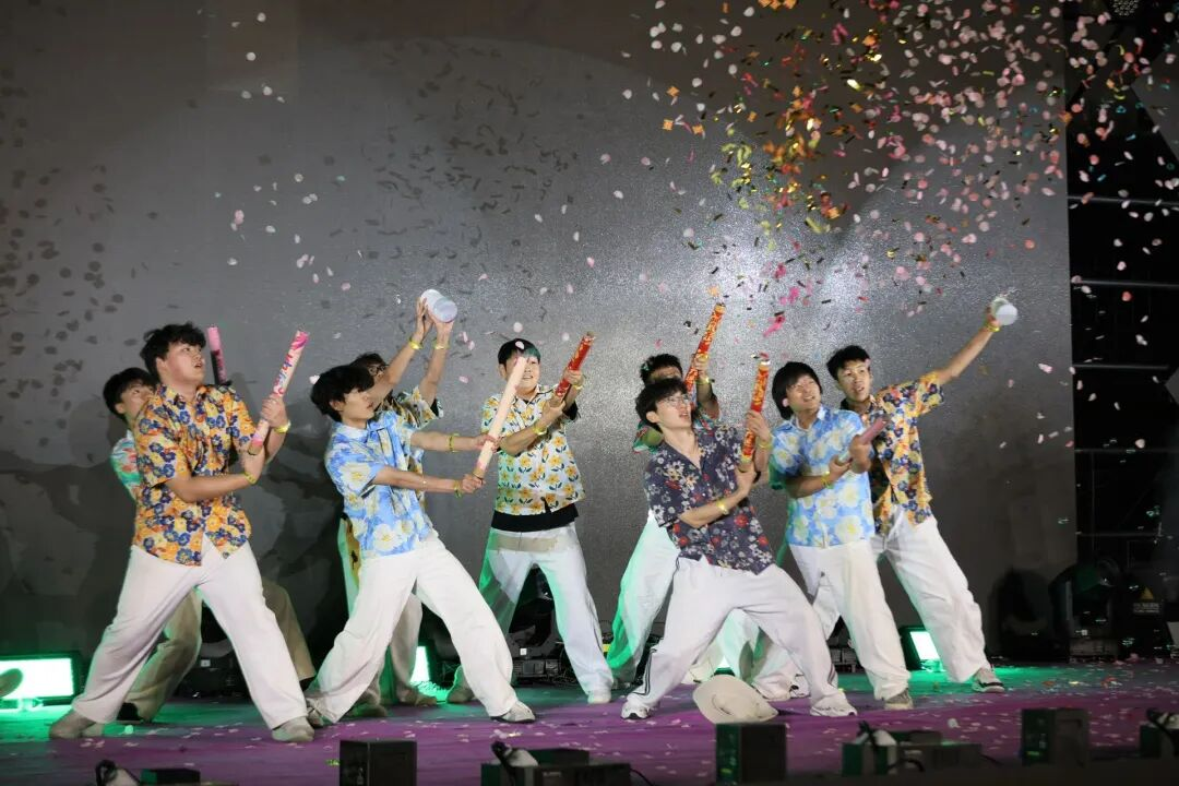 青春盛会燃动夏夜,长电2026届毕业狂欢夜温情落幕 青春盛会燃动夏夜,长电2026届毕业狂欢夜温情落幕