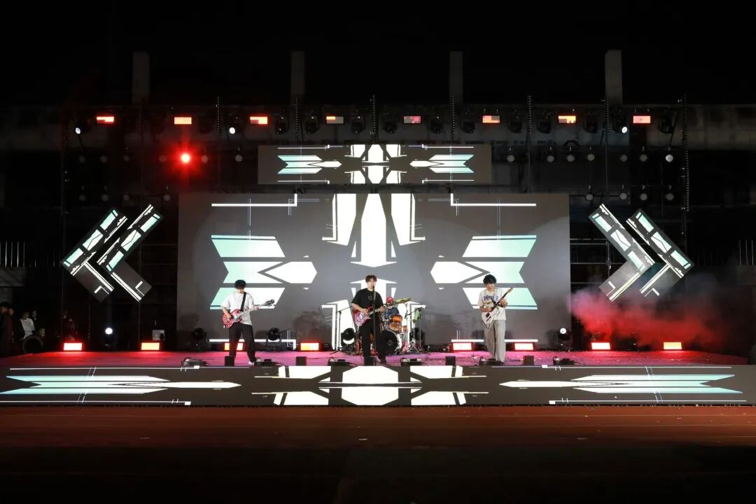 青春盛会燃动夏夜,长电2026届毕业狂欢夜温情落幕 青春盛会燃动夏夜,长电2026届毕业狂欢夜温情落幕